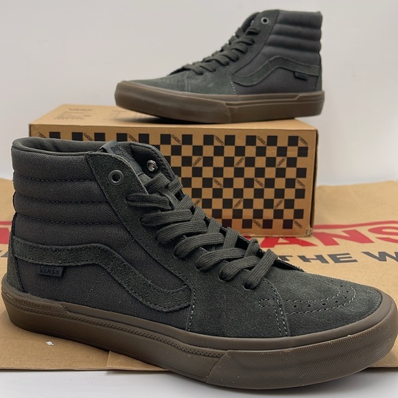 Vans • Men’s Bmx Sk8-Hi Dark Gray/Gum
VN0005V0BFD
Sneakers - Picture 14 of 16